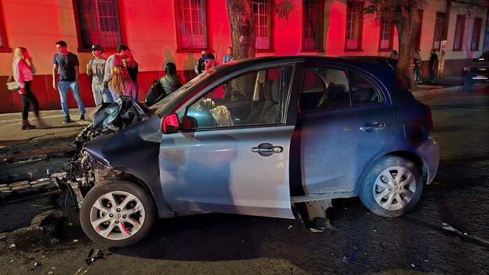 #Galería | Joven herido en choque de moto y auto, en el Centro de Zamora