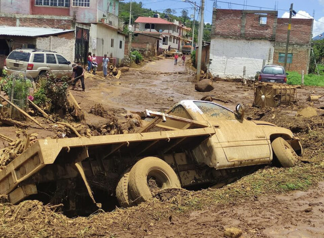 #Galería | Revienta olla de agua en Los Llanos y genera daños en la comunidad