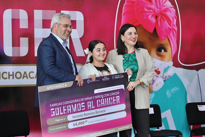 Garantiza Bedolla apoyo económico a 382 familias de niñas y niños con cáncer