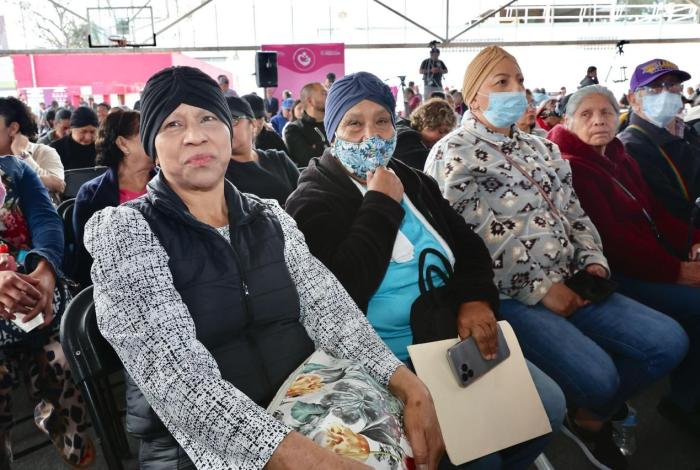 Garantiza gobierno de Bedolla recursos para tratar cáncer de mama