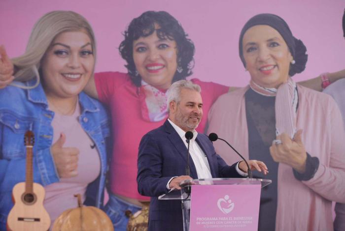 Garantizados tratamientos a mujeres con cáncer; Bedolla entrega mil 770 apoyos