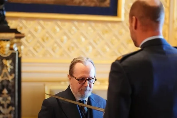 Gary Oldman es honrado como Knight Bachelor británico