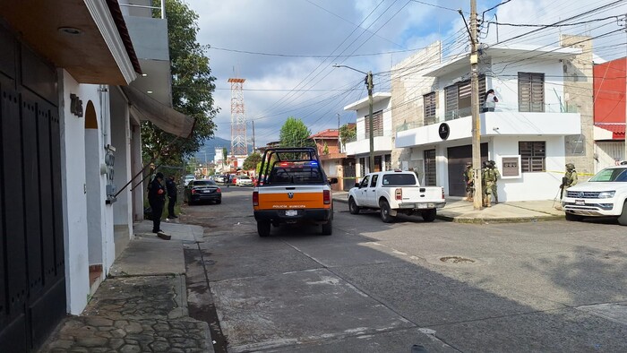 Gatilleros motorizados disparan y lesionan a un hombre en Uruapan