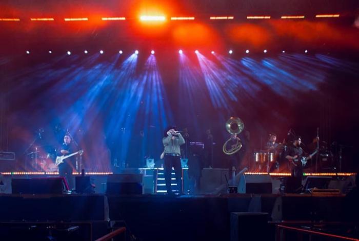 Gerardo Ortiz se presenta ante un lleno total en la Expo Fiesta Lázaro Cárdenas 2026