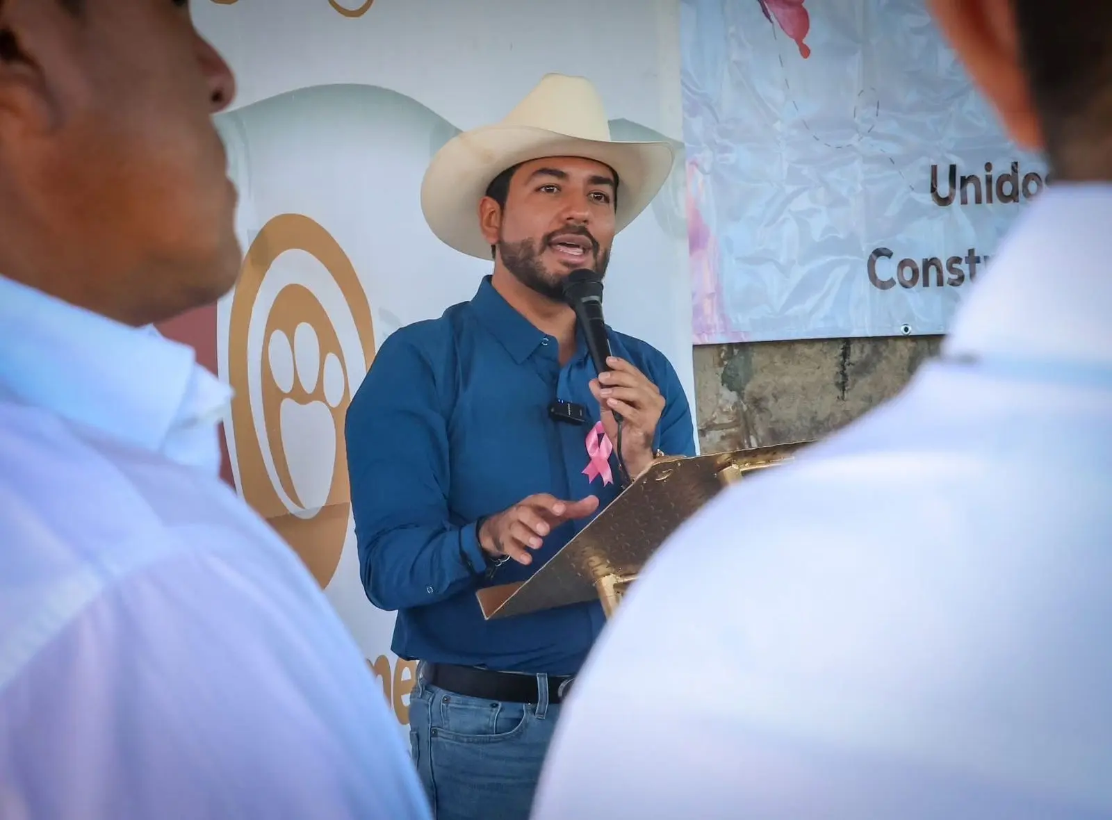 Gestiona presidente Humberto Jiménez donación de sillas de ruedas para familias de Los Reyes