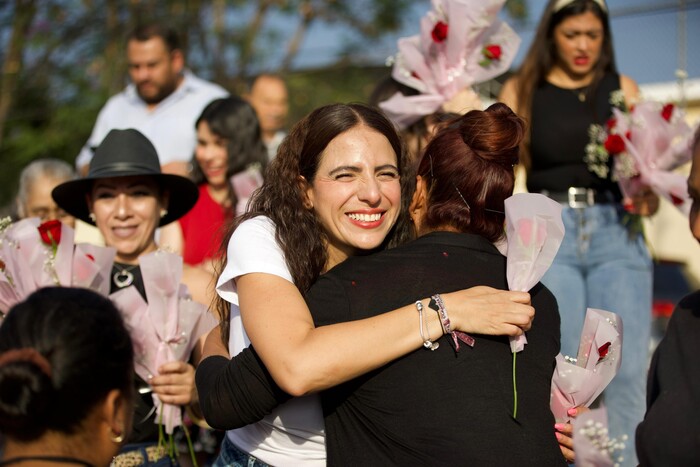 Giulianna Bugarini celebra a cientos de mamás morelianas con amor, regalos y música