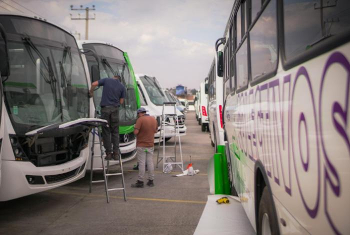 Gladyz Butanda: ¡Ya casi están listos los nuevos autobuses de Uruapan!