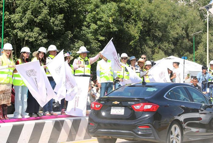Gobernador abre carriles superiores del Paso La Hielera, en Uruapan