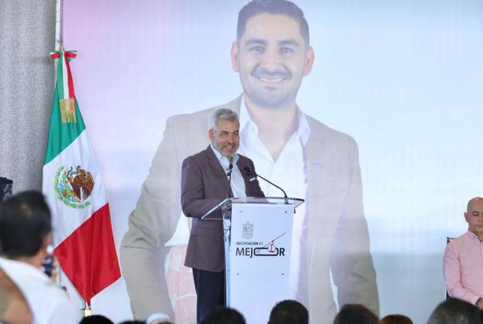 Gobierno de Bedolla le cumple a maestras y maestros michoacanos