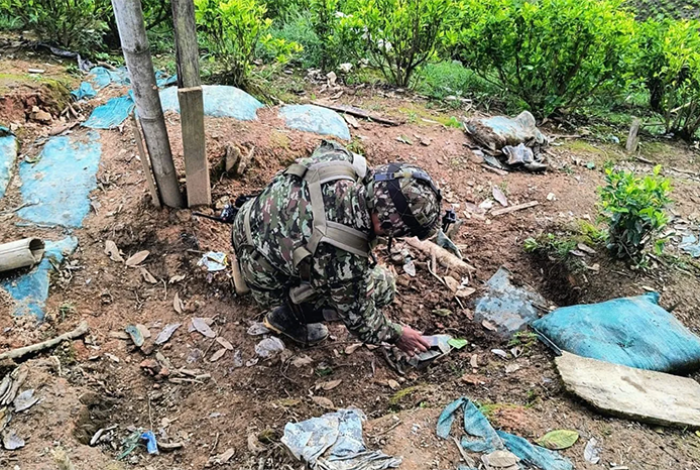 Gobierno de Colombia causa polémica por muerte de menores en bombardeos a disidencias