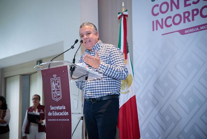Gobierno de Michoacán celebra que pagó con puntualidad aguinaldos y prestaciones a empleados