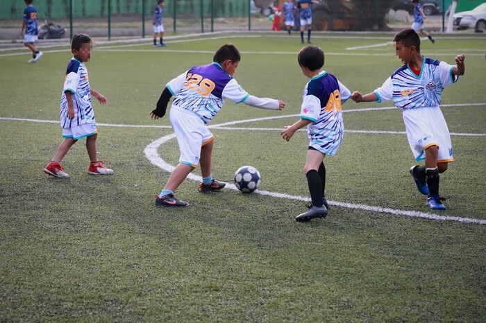 Gobierno de Morelia entrega uniformes a niños de ‘Estrellas del Mañana’