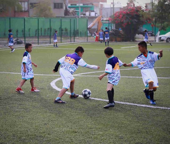 Gobierno de Morelia entrega uniformes a niñas y niños de ‘Estrellas del Mañana’