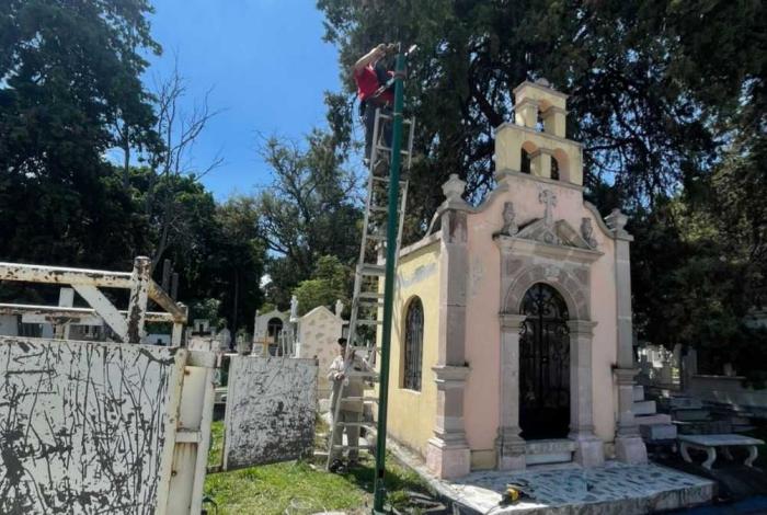 Gobierno de Morelia mejora iluminación en el Panteón Municipal