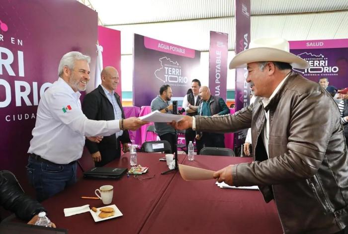 Gobierno de puertas abiertas; Bedolla lleva audiencia pública a Epitacio Huerta