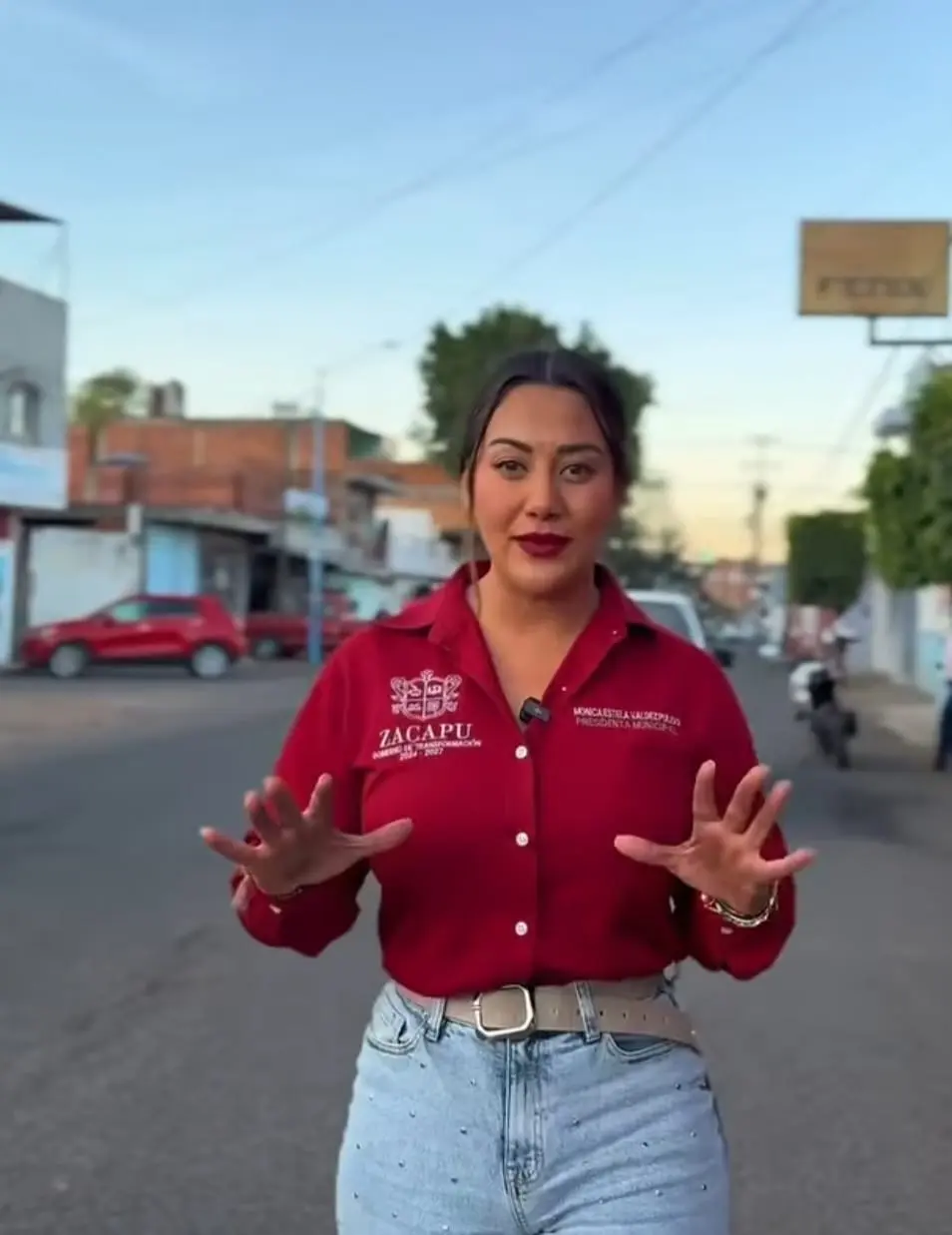 Gobierno de Zacapu fortalece la conectividad vial y seguridad con campaña permanente de bacheo: Mónica Valdez