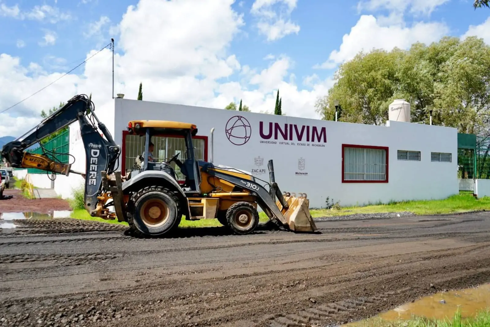 Gobierno de Zacapu responde a la ciudadanía con mantenimiento en vialidades y dotación de servicios básicos