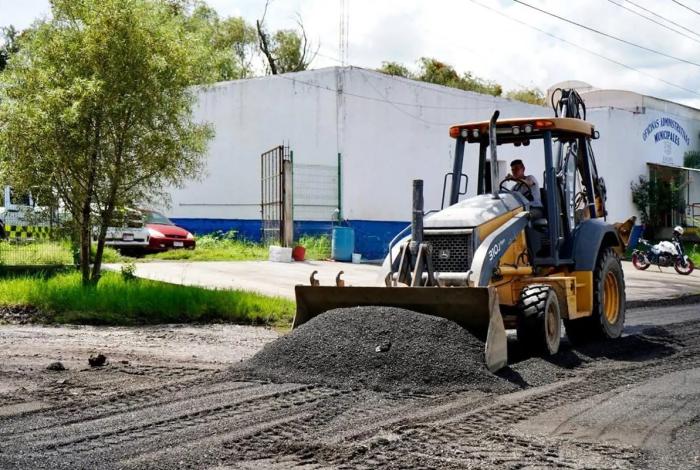 Gobierno de Zacapu responde a la ciudadanía con mantenimiento en vialidades y dotación de servicios básicos