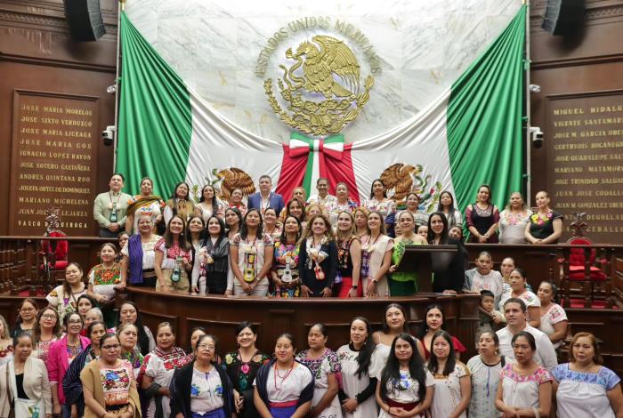 Gobierno y Congreso, obligados a impulsar desarrollo de mujeres indígenas: Gladyz Butanda