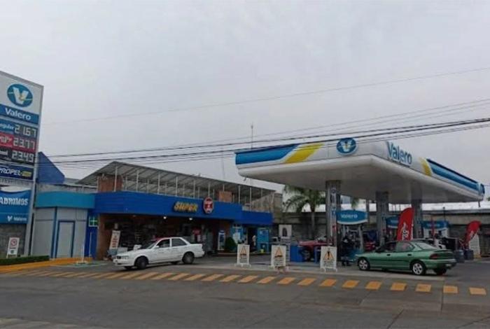 Gobierno y gasolineros acuerdan reducir el precio del diésel a 27 pesos