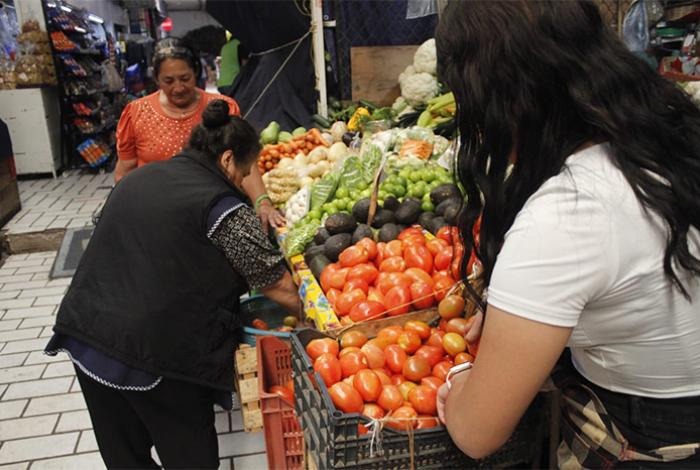 Golpe al bolsillo: Inflación en México hila dos meses al alza; limón y jitomate “por las nubes”