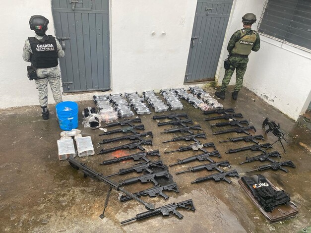 Golpe al CJNG en Michoacán: Ejército y Guardia Nacional aseguran arsenal y equipo táctico