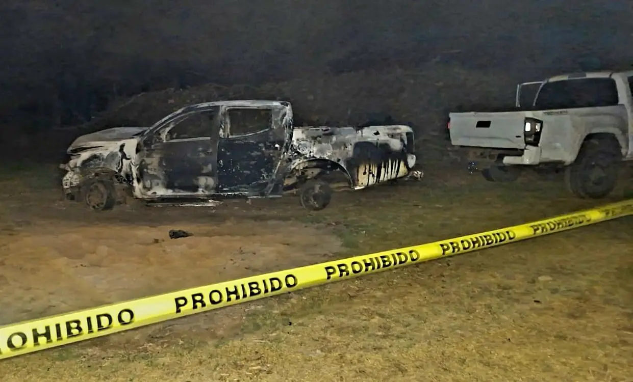 Grupo armado agrede a GC de Pátzcuaro; los oficiales hallaron 5 cadáveres calcinados y tres camionetas