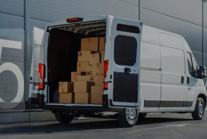 Grupo armado roba camioneta con 20 cajas de medicamentos en la autopista de occidente, en Michoacán