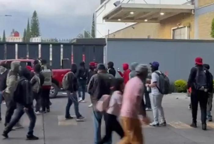 Guardia Civil desactiva 2 explosivos improvisados en manifestación de normalistas