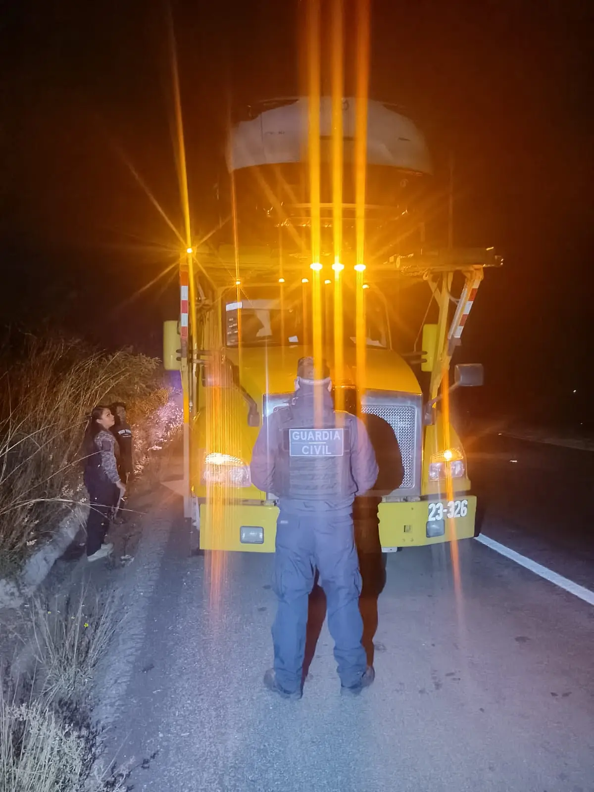 Guardia Civil realiza operativo en en la carretera tras bloqueo por normalistas