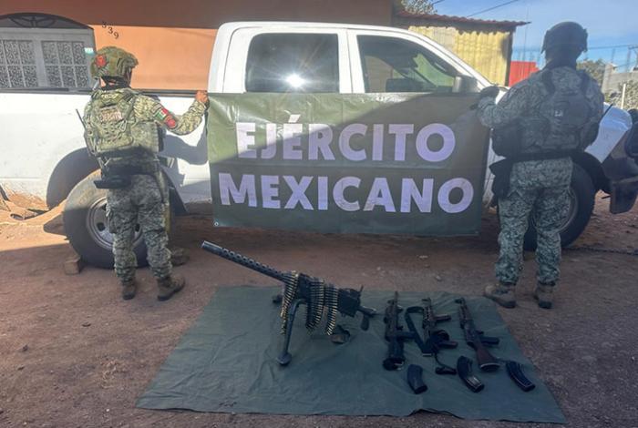 Guardia Nacional y Ejército aseguran armamento del alto poder y vehículos, en Marcos Castellanos