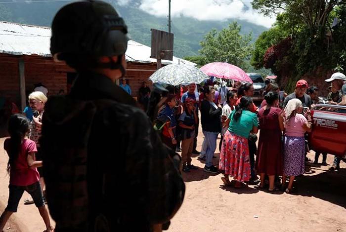 Guatemala autoriza la permanencia de 161 mexicanos que huyeron del narco