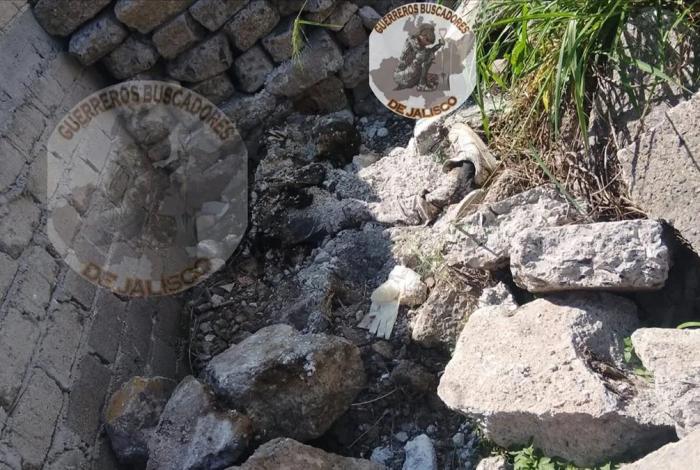 Guerreros Buscadores de Jalisco hallan 6 cuerpos en fosa clandestina de Tonalá