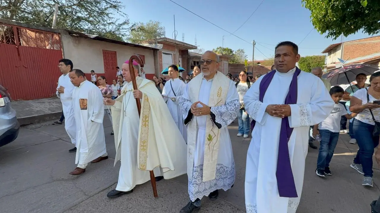 Habitantes de Aguililla salen a las calles para pedir cese a la violencia