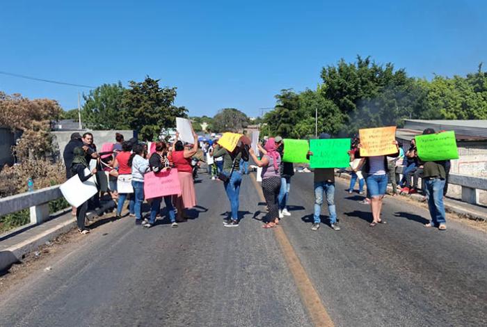 Habitantes de Buenavista bloquean acceso a la población para denunciar la desaparición de 6 personas