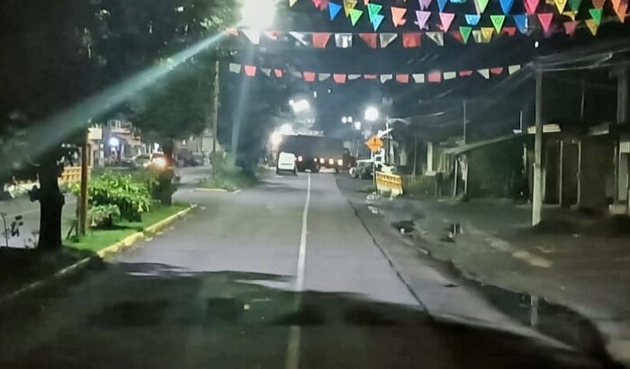 Habitantes de San Lorenzo bloquean carretera Uruapan-Los Reyes, tras intento de secuestro