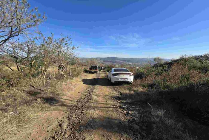 Hallan a hombre calcinado y auto abandonado en brecha cercana a la Morelia-Chiquimitío