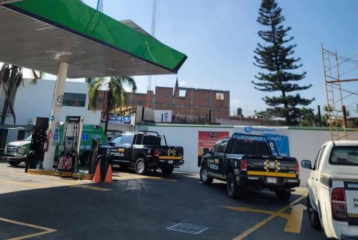 Hallan a hombre muerto en baño de gasolinera en Morelia