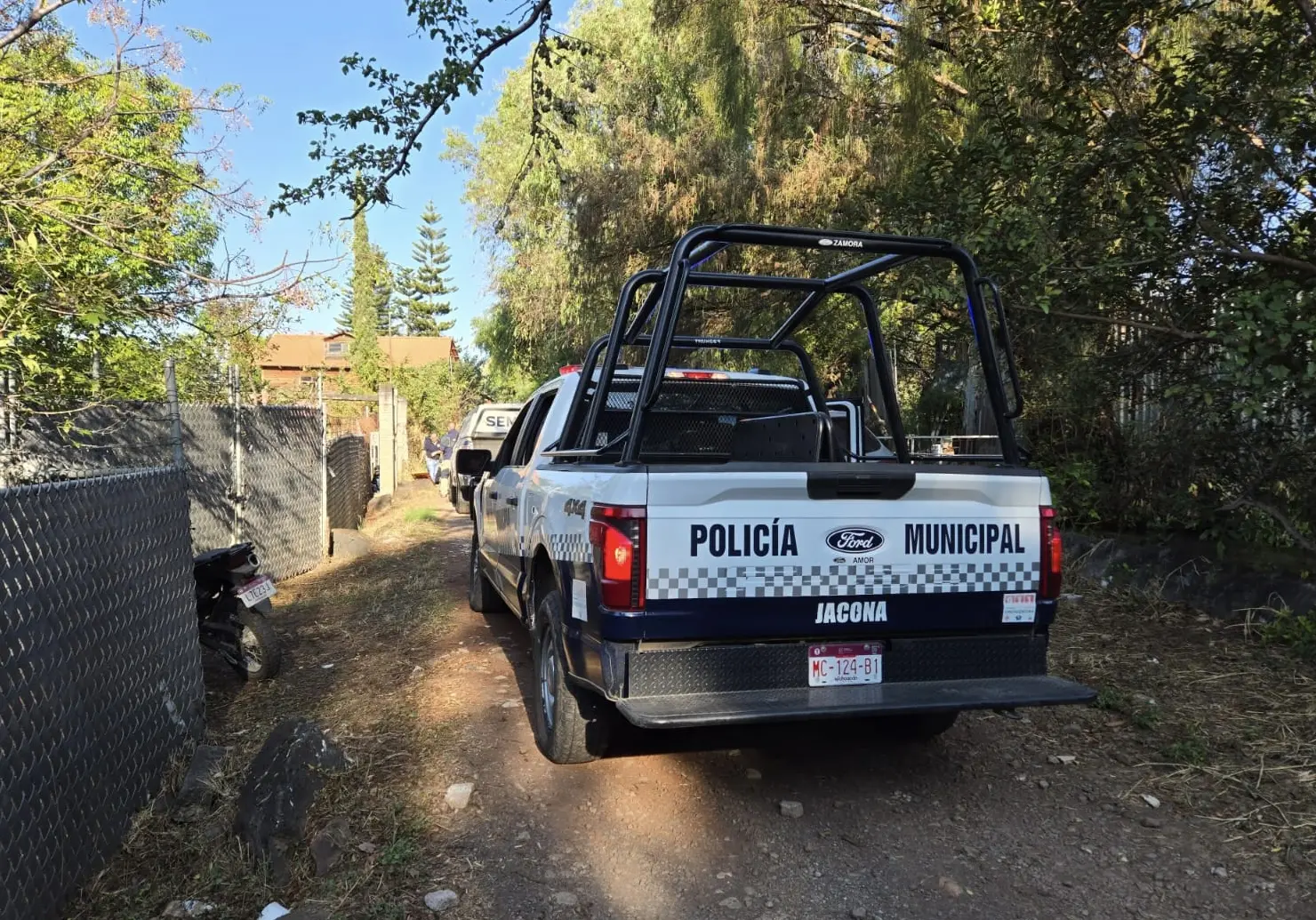Hallan a hombre sin vida con heridas de bala en brecha rumbo a Charapaco, Jacona