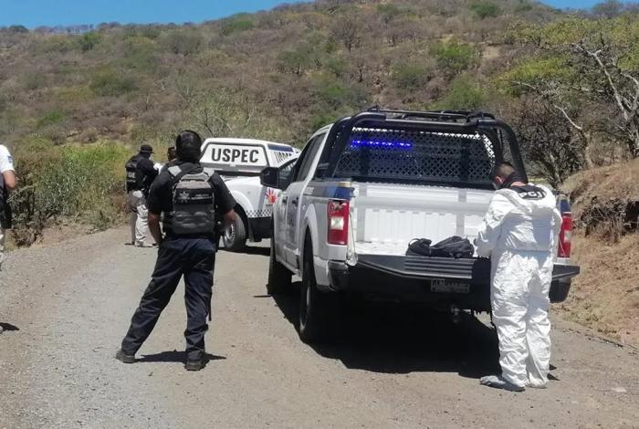 Hallan cadáver en avanzado estado de descomposición en barranca de Apatzingán