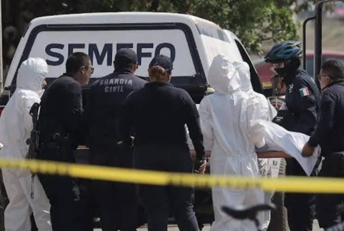 Hallan cadáver y arsenal en Los Coyotes