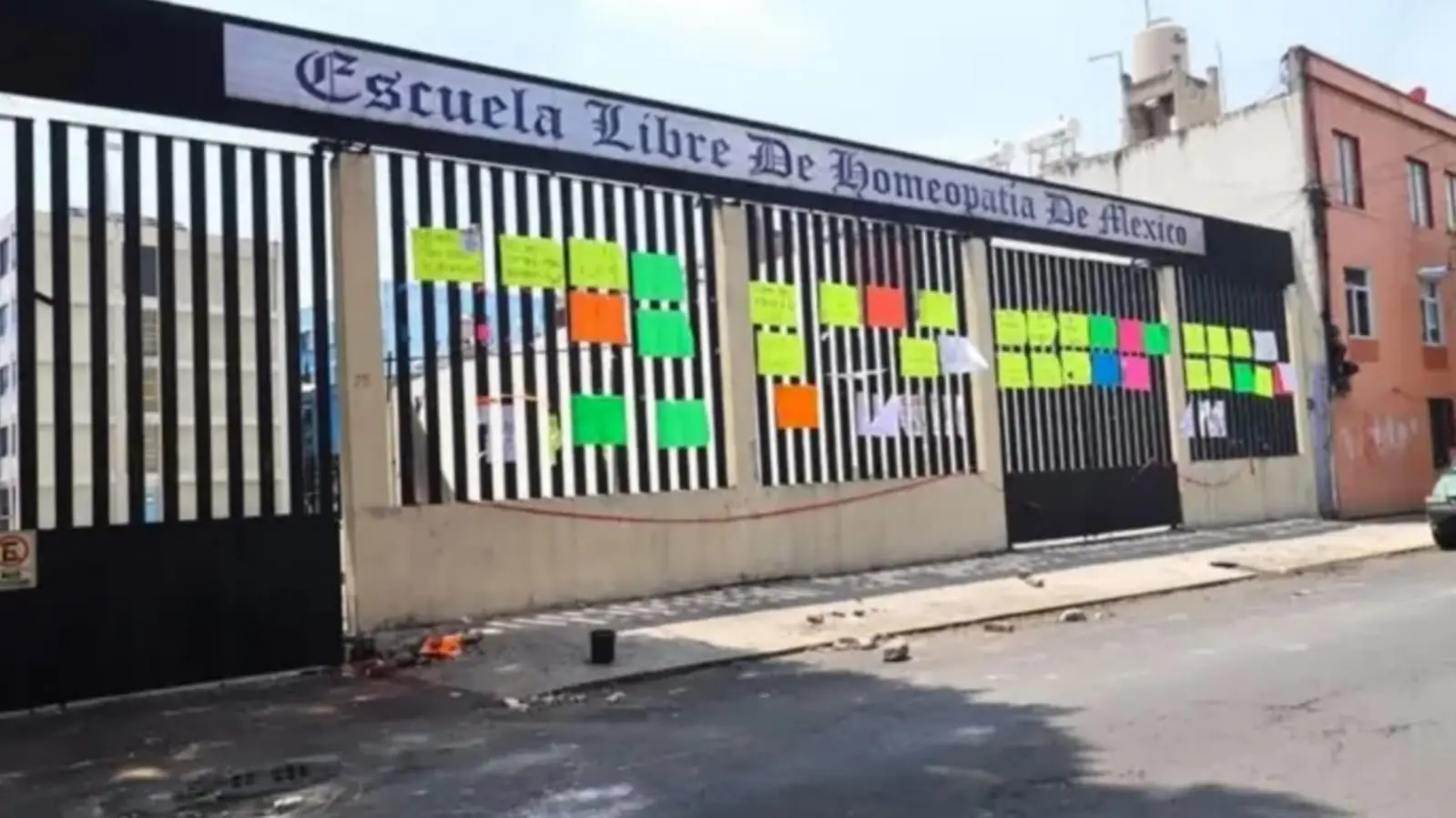 Hallan cadáveres y fetos dentro de la Escuela Libre de Homeopatía en CDMX