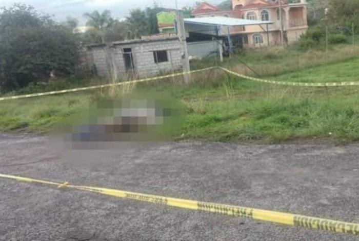Hallan cuerpo descuartizado y embolsado con narcomensaje en carretera Maravatío–Morelia
