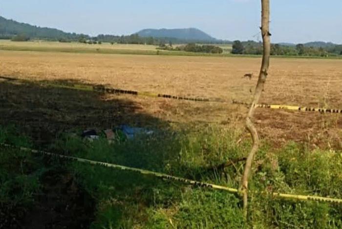 Hallan el cadáver de un hombre en un arroyo de Charapan