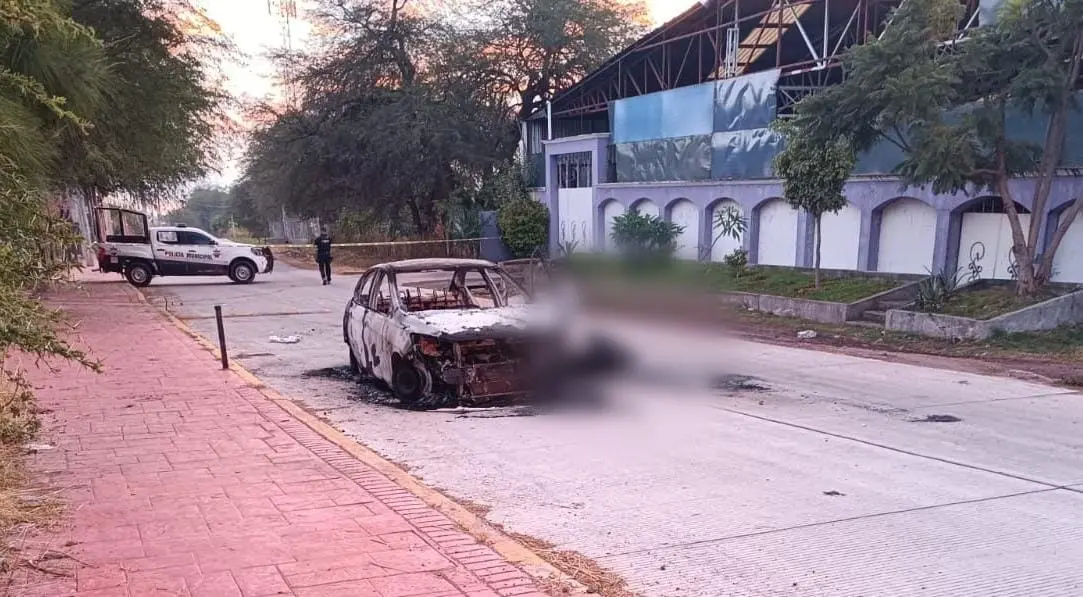 Hallan vehículo y cuerpo calcinados en Cuitzeo