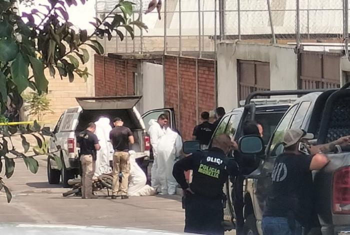 Hallazgo de cadáver humano desmembrado y motociclista ejecutado en Morelia