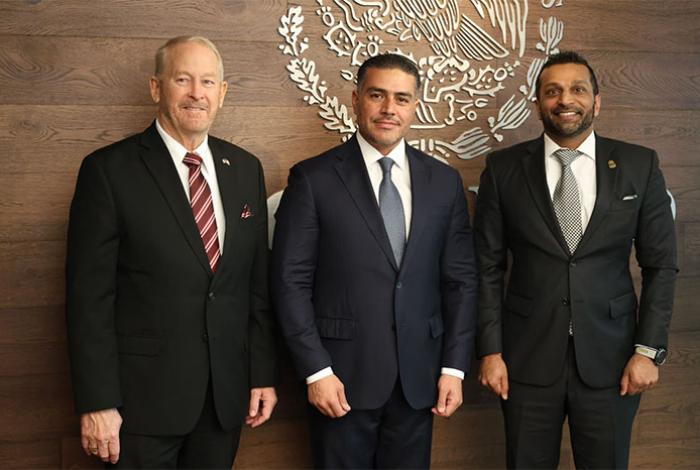 Harfuch recibe al director del FBI para coordinar acciones contra el narcotráfico