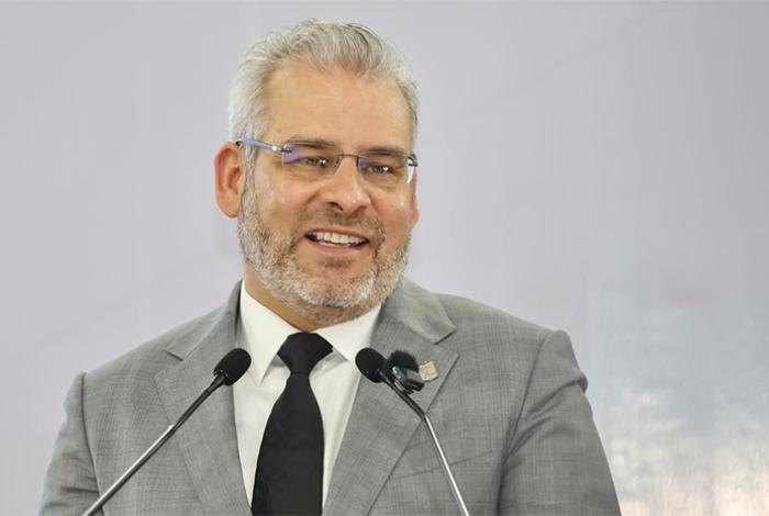 Hay personal suficiente para atender contingencias por lluvias: Bedolla