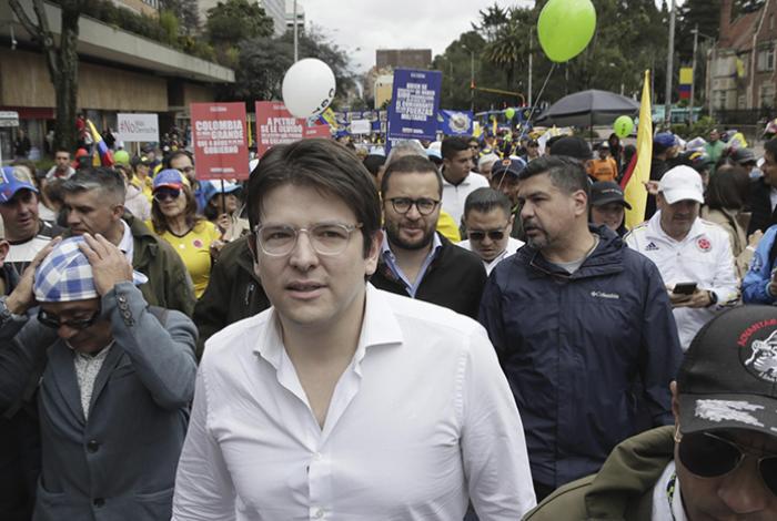 Hieren a bala a Miguel Uribe Turbay, aspirante presidencial de Colombia