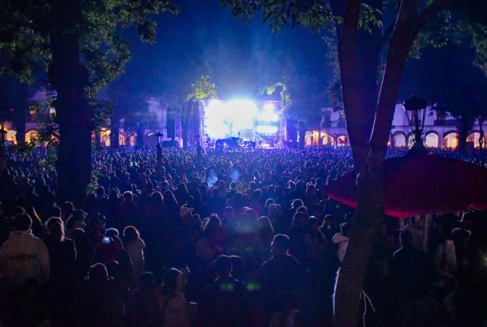 Histórico lleno en el corazón de Pátzcuaro; miles disfrutaron a Moenia en el Cantoya Fest 2026
